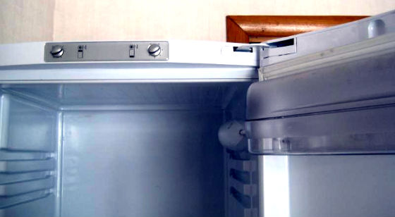 Перевесить двери холодильника в Реутове | Вызов мастера по холодильникам на дом